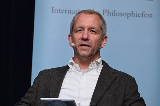 Autor Daniel Leese ist Professor für Sinologie mit dem Schwerpunkt Geschichte und Politik des modernen China an der Albert-Ludwigs-Universität Freiburg und spricht auf der Phil.Cologne, ein internationales Fest für Philosophie *** Author Daniel Leese is Professor of Sinology with a focus on the history and politics of modern China at the Albert Ludwigs University of Freiburg and will be speaking at Phil Cologne, an international festival of philosophy