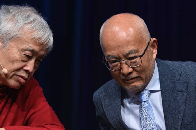 Übersetzer Shi Ming und Politikwissenschaftler Wu Guoguang, l-r, spricht auf der Phil.Cologne, ein internationales Fest für Philosophie zum Thema Großmacht China – Wu Guoguang über Xi Jinpings Weltpolitik *** Translator Shi Ming and political scientist Wu Guoguang, l r, speaks at Phil Cologne, an international festival of philosophy on the topic of China as a great power - Wu Guoguang on Xi Jinpings global politics