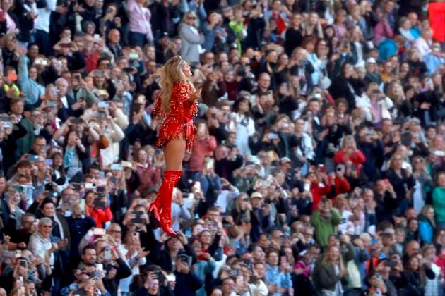 Entertainment Bilder des Tages 13.06.2026, Helene Fischer, Sängerin, live im Konzert im Olympiastadion Berlin, 360-Tour, Schlager, Berlin Deutschland, Germany *** 13 06 2026, Helene Fischer, Singer, live in concert at the Olympiastadion Berlin, 360 Tour, Schlager, Berlin Germany, Germany