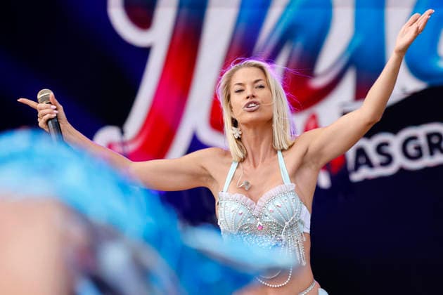 Singer Isi Glück performs at the festival Inselfieber Oberhausen The biggest Mallorca party of all time in the outdoor area of the Rudolf Weber Arena in Oberhausen Oberhausen, 13 06 2026 NRW Germany Copyright: xChristophxHardtx