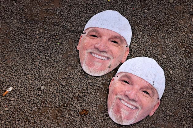 Masks of DJ Ötzi lie on the ground an impression of the festival Inselfieber Oberhausen The biggest Mallorca party of all times in the outdoor area of the Rudolf Weber Arena in Oberhausen Oberhausen, 13 06 2026 NRW Germany Copyright: xChristophxHardtx