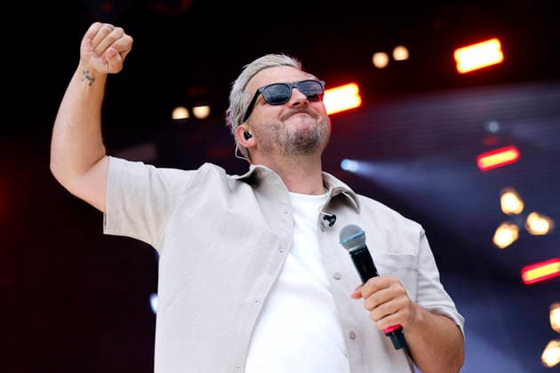 Party hit singer Samu performs at the Inselfieber festival in the outdoor area of the Rudolf Weber Arena in Oberhausen Oberhausen, 13 06 2026 NRW Germany Copyright: xChristophxHardtx