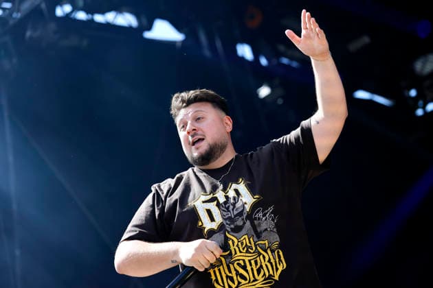 Singer Malle Kalle performs at the Inselfieber festival in the outdoor area of the Rudolf Weber Arena in Oberhausen Oberhausen, 13 06 2026 NRW Germany Copyright: xChristophxHardtx