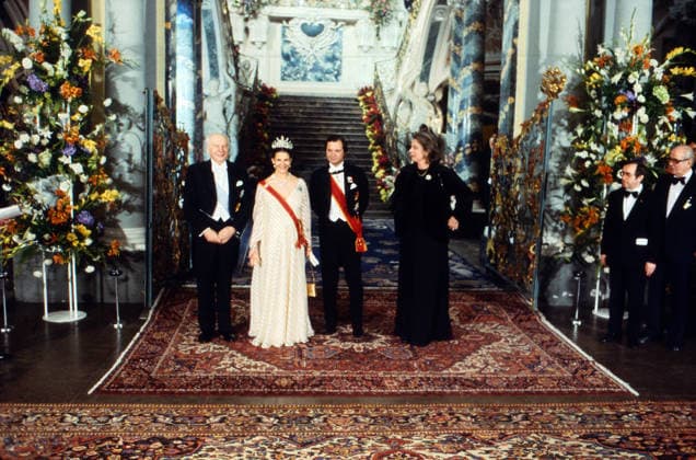 Walter Scheel, Königin Silvia, Carl XVI. Gustaf und Mildred Scheel sind bei einem festlichen Abendempfang in Deutschland zu sehen. Die königlichen und politischen Persönlichkeiten posieren in einem prunkvollen Saal. Deutschland, 1979 - Deutschland *** Walter Scheel, Queen Silvia, Carl XVI Gustaf and Mildred Scheel are at a festive Abendempfang in Germany to see the Royal and political Personalities pose in a magnificent Room Germany, 1979 Germany Copyright: xUnitedxArchivesx xSvenxSimonxArchives SVS_94040000521