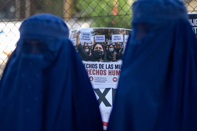 Afghan Protesters Rally Outside RTVE in Madrid Over Taliban Recognition Concerns MADRID, SPAIN JUNE 2026: Afghan residents in Spain gather outside the headquarters of Spain™s public broadcaster RTVE in Madrid, calling on Europe not to recognize the Taliban regime and urging greater media attention to the situation in Afghanistan. During the protest, demonstrators stage a symbolic performance highlighting reports of violence against women in Afghanistan, including recent crackdowns in Herat. Madrid MADRID Spain Copyright: x xC.xCarvajalx xJNAxPressx
