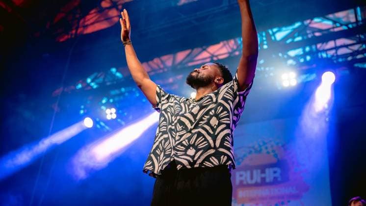 Beim Musikfestival Ruhr International am 13. 14. Juni in der Jahrhunderthalle und im Westpark werden rund 20.000 Besucher erwartet. Buntes Programm bei freiem Eintritt auf zwei Bühnen, dazu viele Stände. Höhepunkt am Samstag ist Bia Ferreia um 20 Uhr auf der Outdoor. Am 13.06.2026 in Bochum ** NUR FÜR REDAKTIONELLE ZWECKE ** EDITORIAL USE ONLY **<p>Beim Musikfestival Ruhr International am 13. 14. Juni in der Jahrhunderthalle und im Westpark werden rund 20.000 Besucher erwartet. Buntes Programm bei freiem Eintritt auf zwei Bühnen, dazu viele Stände. Höhepunkt am Samstag ist Bia Ferreia um 20 Uhr auf der Outdoor. Am 13.06.2026 in Bochum Bochum Copyright: ChristophxJendral *** Around 20,000 visitors are expected at the Ruhr Internatio Copyright: ChristophxJendral doc86a16wn06dfpz6ye1hg2 ,EDITORIAL USE ONLY