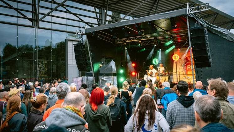Beim Musikfestival Ruhr International am 13. 14. Juni in der Jahrhunderthalle und im Westpark werden rund 20.000 Besucher erwartet. Buntes Programm bei freiem Eintritt auf zwei Bühnen, dazu viele Stände. Höhepunkt am Samstag ist Bia Ferreia um 20 Uhr auf der Outdoor. Am 13.06.2026 in Bochum ** NUR FÜR REDAKTIONELLE ZWECKE ** EDITORIAL USE ONLY **<p>Beim Musikfestival Ruhr International am 13. 14. Juni in der Jahrhunderthalle und im Westpark werden rund 20.000 Besucher erwartet. Buntes Programm bei freiem Eintritt auf zwei Bühnen, dazu viele Stände. Höhepunkt am Samstag ist Bia Ferreia um 20 Uhr auf der Outdoor. Am 13.06.2026 in Bochum Bochum Copyright: ChristophxJendral *** Around 20,000 visitors are expected at the Ruhr Internatio Copyright: ChristophxJendral doc86a168i5zsw1qrxw17hc ,EDITORIAL USE ONLY