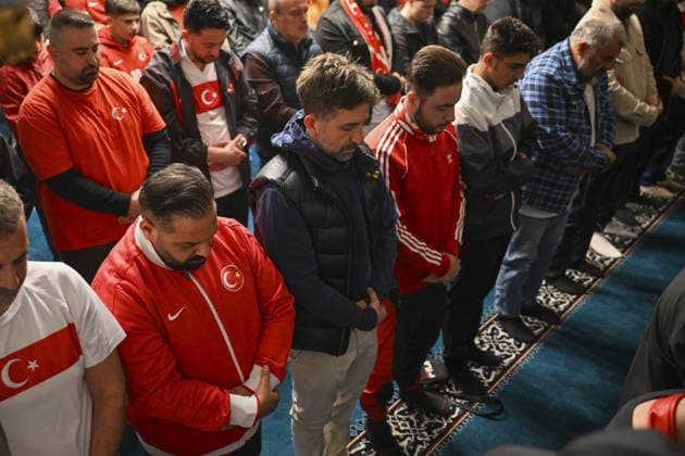 Turkish diaspora gathers at mosque for prayer to support national team BERLIN, GERMANY - JUNE 14: Members of Turkish community gather at the Berlin Sehitlik Mosque in Berlin, Germany on June 14, 2026, to perform the dawn prayer (fajr) and participate in a special prayer in support of the Turkish National Football Team. The community-led gathering was organized ahead of the Turkish team s opening match against Australia in Group D of the 2026 FIFA World Cup. Halil Sagirkaya Anadolu Berlin Germany. Editorial use only. Please get in touch for any other usage.  Copyright: x2026xAnadoluxHalilxSagirkayax