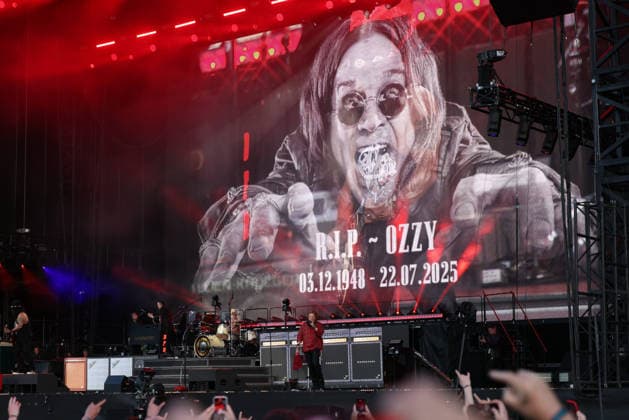 13 06 26 GUNS & ROSES AT DOWNLOAD FESTIVAL Donington Park. APEX STAGE, UK 13 06 26 GUNS & ROSES AT DOWNLOAD FESTIVAL Donington Park. APEX STAGE ,UK, Credit:Roger Alarcon Avalon United Kingdom, London  Copyright: xRogerxAlarconx xAvalonx 1109994147