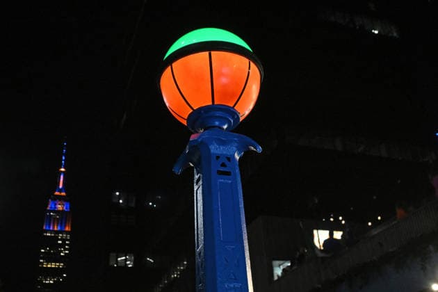 June 13, 2026, New York, New York, USA: June 13, 2026 - New York, NY, USA - New York fans gather at a MSG watch party on 33rd Street to watch the New York Knicks win the NBA Final against the San Antonio Spurs 4-1 in Game 5 with a score of 94-90. The game had a lot of tense moments but the Knicks won in the last few minutes after trailing the Spurs through most of the game. Subway light decorated to celebrate the Knicks and the Empire State Bldg. lit up. (Photo: Andrea RENAULT Zuma Press) New York USA - ZUMAg115 20260613_faf_g115_013 Copyright: xAndreaxRenaultx