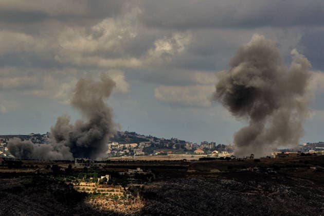 June 14, 2026, Kfar Tebniet, Kfar Tebniet, Lebanon: Smoke billows from Israeli air strikes from the southern Lebanese village of Kfar Tebniet on the outskirts of the major city of Nabatieh. The Israeli army issued warning to evacuate 29 villages and towns in southern Lebanon as it continued its ground advance making the deepest incursion into Lebanese territory in over a quarter of a century. Troops have established a presence on the suburbs of Nabatieh after seizing several strategic points. Kfar Tebniet Lebanon  - ZUMAn313 20260614_zip_n313_002 Copyright: xMarwanxNaamanix