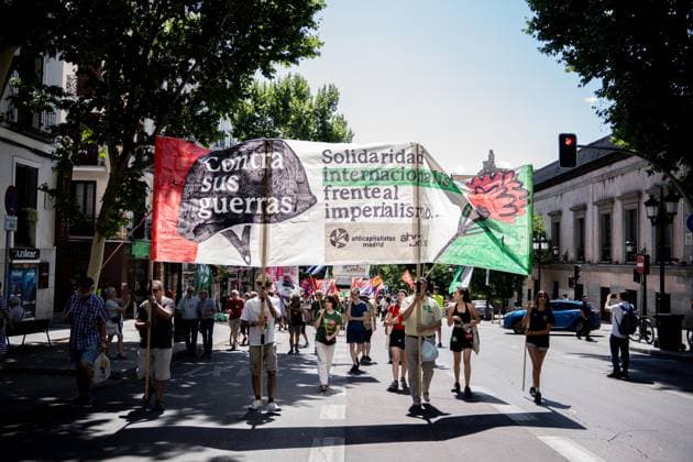 Demonstration in Madrid against imperialist rearmament and war Several people carry a banner with the slogan International solidarity against imperialism during a demonstration to protest against imperialist rearmament and war, on June 14, 2026, in Madrid Spain The call is part of the international context of escalating war, driven by the 800 billion euro RearmEurope plan presented by Ursula von der Leyen In the Spanish state, military spending has increased by 50 - the second largest increase in the EU - while the government keeps the Rota and Morón bases active, continues to buy arms from Israel and reinforces its commitment to NATO 14 JUNE 2026 PACIFISM DEMONSTRATION Madrid Madrid Spain  Copyright: xGabrielxLuengasx 7596031