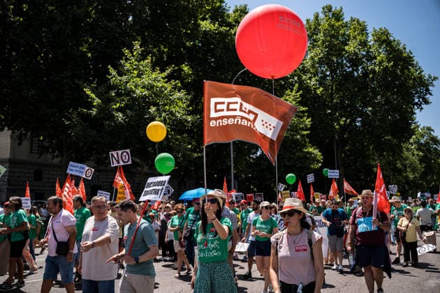 Demonstration in defense of public education in Madrid Numerous people during a demonstration in favor of public education, on June 14, 2026, in Madrid Spain The mobilization has been called by CCOO, UGT and the Confederation AMPAS, AFAS and FAMPAS of the Community of Madrid Confapa in advance of the call for an indefinite strike in public education in the region from September in view of the systematic and sustained deterioration of the working, professional and pedagogical conditions of teachers 14 JUNE 2026 DEMONSTRATION Diego Radamé Madrid Madrid Spain  Copyright: xDiegoxRadamÃ sx 7596118