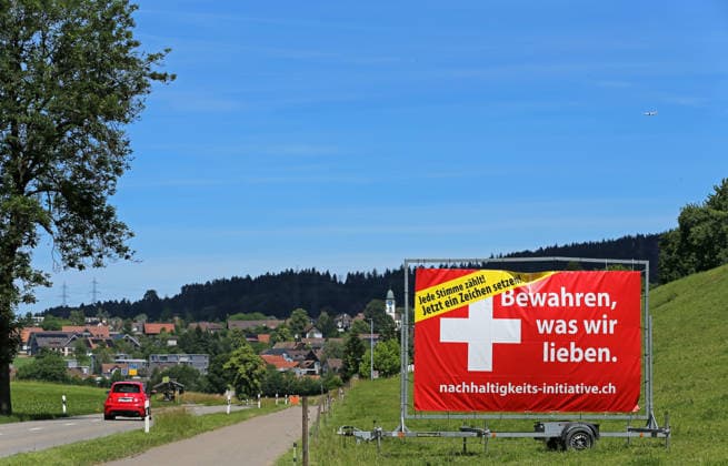 Plakat zur Nachhaltigkeitsinitiative in der Schweiz. Plakat zur Nachhaltigkeitsinitiative in der Schweiz. Pfäffikon ZH Kanton Zürich Schweiz *** Poster on the sustainability initiative in Switzerland Poster on the sustainability initiative in Switzerland Pfäffikon ZH Canton of Zurich Switzerland