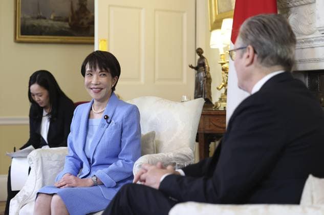 Japan-Britain summit Japanese Prime Minister Sanae Takaichi (2nd from R) holds talks with her British counterpart Keir Starmer in London on June 14, 2026. (Pool photo)  A14AA0005618738P