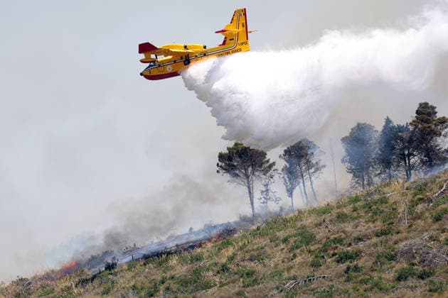 Wildfire continues to burn in Sicily s Trapani region as aerial response intensifies TRAPANI, ITALY - JUNE 14: Firefighting aircraft and helicopters operate to extinguish a wildfire that broke out in a maquis area near the Grande Montagna location in Trapani, on the west of Italy s Sicily Island, on June 14, 2026. The wildfire, which started yesterday afternoon, continues to spread despite ongoing aerial and ground efforts. Alberto Lo Bianco Anadolu Trapani Italy. Editorial use only. Please get in touch for any other usage.  Copyright: x2026xAnadoluxAlbertoxLoxBiancox