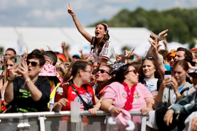 Guests in soccer shirts and colorful party costumes at the festival Inselfieber in the outdoor area of the Rudolf Weber Arena in Oberhausen on Oberhausen, 13 06 2026 NRW Germany Copyright: xChristophxHardtx