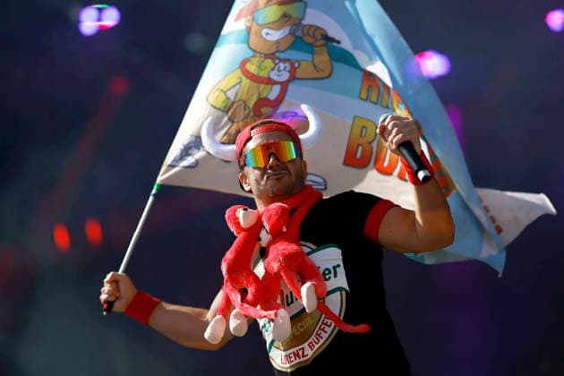 Party hit singer Lorenz Büffel performs at the Inselfieber festival in the outdoor area of the Rudolf Weber Arena in Oberhausen Oberhausen, 13 06 2026 NRW Germany Copyright: xChristophxHardtx