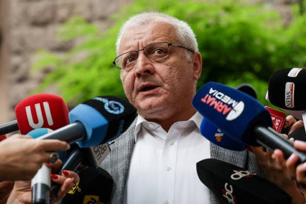 ARMENIA, YEREVAN - JUNE 14, 2026: Prosperous Armenia Party candidate Suren Surenyants talks to journalists outside the offices of the Central Electoral Commission of Armenia ahead of the announcement of the results of the 2026 Armenian parliamentary election Yerevan Armenia  - ZUMAt113 20260614_zaa_t113_072 Copyright: xAlexanderxPatrinx