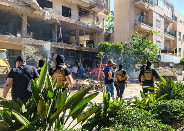 LEBANON, BEIRUT - JUNE 14, 2026: People are seen outside an apartment building south of Beirut after an airstrike Beirut Lebanon  - ZUMAt113 20260614_zaa_t113_077 Copyright: xAnkharxKochnevax