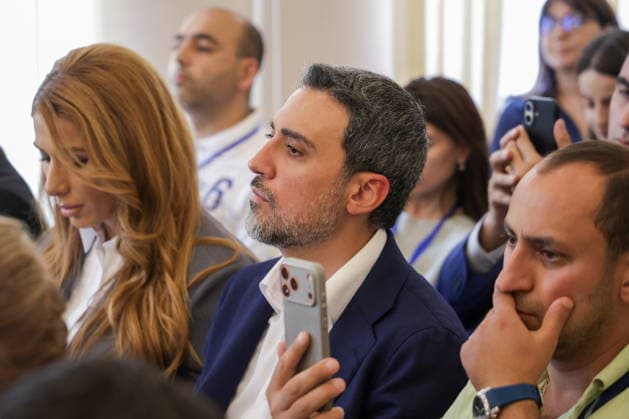 ARMENIA, YEREVAN - JUNE 14, 2026: People are seen in the offices of the Central Electoral Commission of Armenia during the announcement of the results of the 2026 Armenian parliamentary election Yerevan Armenia  - ZUMAt113 20260614_zaa_t113_087 Copyright: xAlexanderxPatrinx