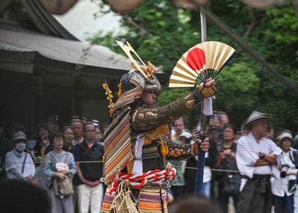 Osaka Keeps Centuries Old Otaue Rice Festival alive OSAKA, JAPAN - JUNE 14: A performer acting as a Furyu-musha warrior raises a ceremonial sword and a decorative folding fan featuring the Hinomaru (rising sun) design before a crowd of spectators during the historic Otaue Rice Planting Festival (Otaue Shinji) at Sumiyoshi Taisha Shrine in southern Osaka, Japan, on June 14, 2026. The ancient agricultural ritual, officially designated as an Important Intangible Folk Cultural Property of Japan, incorporates dramatic warrior dances and martial displays to spiritually protect the sacred grounds and invoke a bountiful autumn harvest. Artur Widak Anadolu Agency Anadolu Osaka Japan. Editorial use only. Please get in touch for any other usage.  Copyright: x2026xAnadoluxArturxWidak AnadoluxAgencyx