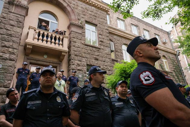 ARMENIA, YEREVAN - JUNE 14, 2026: Police officers stand guard outside the offices of the Central Electoral Commission of Armenia during the announcement of the results of the 2026 Armenian parliamentary election Yerevan Armenia  - ZUMAt113 20260614_zaa_t113_094 Copyright: xAlexanderxPatrinx