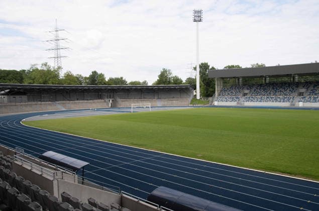 Das Lohrheidestadion in Bochum Wattenscheid, Zuschauertribuene, Tartanbahn, Laufbahn, Feature, Symbolfoto, Randmotiv, Sportpolitischer Talk vor dem WM-Spiel Deutschland - Curacao, Lohrheidestadion Bochum, 14.06.2026. *** The Lohrheidestadion in Bochum Wattenscheid, spectator stands, tartan track, running track, feature, symbol photo, marginal motif, sports policy talk before the World Cup match Germany Curacao, Lohrheidestadion Bochum, 14 06 2026