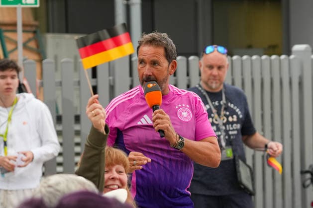 ZDF-Fernsehgarten 2026. Markus Schöffl im ZDF Fernsehgarten mit dem Motto Fußball Party am 14.06.2026 in Mainz. Mainz ZDF Fernsehgarten Rheinland-Pfalz *** ZDF Fernsehgarten 2026 Markus Schöffl in the ZDF Fernsehgarten with the motto Football Party on 14 06 2026 in Mainz Mainz ZDF Fernsehgarten Rheinland Pfalz