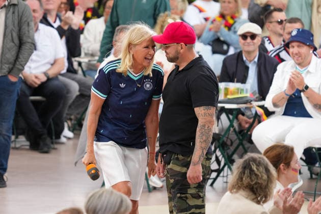 ZDF-Fernsehgarten 2026. Andrea (Kiwi) Kiewel im ZDF Fernsehgarten mit dem Motto Fußball Party am 14.06.2026 in Mainz. Mainz ZDF Fernsehgarten Rheinland-Pfalz *** ZDF Fernsehgarten 2026 Andrea Kiwi Kiewel in the ZDF Fernsehgarten with the motto Football Party on 14 06 2026 in Mainz Mainz ZDF Fernsehgarten Rheinland Pfalz