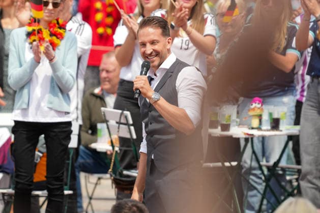 ZDF-Fernsehgarten 2026. Tom Marks im ZDF Fernsehgarten mit dem Motto Fußball Party am 14.06.2026 in Mainz. Mainz ZDF Fernsehgarten Rheinland-Pfalz *** ZDF Fernsehgarten 2026 Tom Marks in the ZDF Fernsehgarten with the motto Football Party on 14 06 2026 in Mainz Mainz ZDF Fernsehgarten Rheinland Pfalz