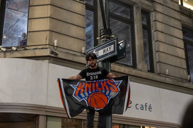 June 14, 2026, New York, United States: A Knicks fan waves a Knicks banner during the celebration after the New York Knicks defeated the San Antonio Spurs in Game 5 of the NBA Finals to win the series. The Knicks won the NBA Championship for the first time since 1973, for the third time in franchise history. New York United States  - ZUMAs197 20260614_aaa_s197_070 Copyright: xRonxAdarx