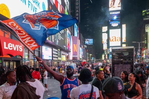 June 14, 2026, New York, United States: A Knicks fan waves a Knicks flag during the celebration after the New York Knicks defeated the San Antonio Spurs in Game 5 of the NBA Finals to win the series. The Knicks won the NBA Championship for the first time since 1973, for the third time in franchise history. New York United States  - ZUMAs197 20260614_aaa_s197_090 Copyright: xRonxAdarx