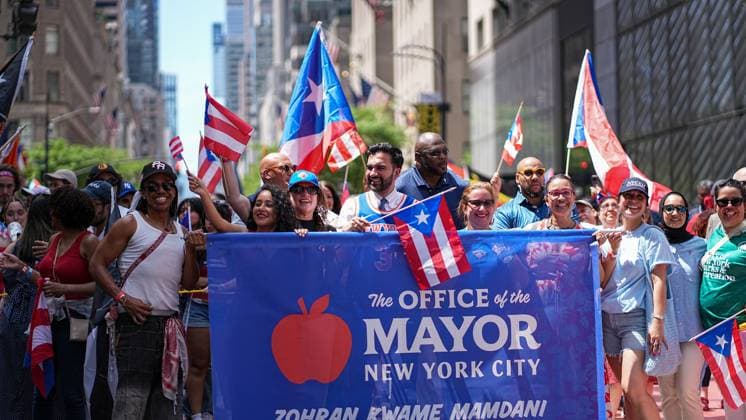 RECORD DATE NOT STATED National Puerto Rican Day Parade 2026 (NEW) National Puerto Rican Day Parade. June 14, 2026, New York, USA. New York City Mayor Zohran Mamdani attends the Puerto Rican Day Parade wearing a New York Knicks jersey, celebrating the team s NBA title victory just one day after their historic win. Credit: Jorge Estrellado Thenews2(Foto: Jorge Estrellado Thenews2 imago images) National Puerto Rican Day Parade 2026  Copyright: xJorgexEstrelladox