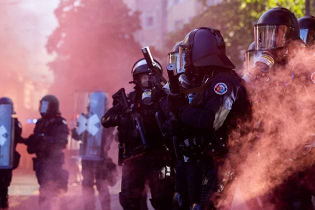 MANIFESTATION NO G7 GENEVE PHOTOPQR LE DAUPHINE Tom PHAM VAN SUU 14 06 2026 A Genève Suisse , le 14 juin 2026 La manifestation de protestation contre le G7 a rassemblé environ 25 000 personnes Des clutches ont éclaté entre les Autonomes et la police Photo Tom Pham Van Suu Le Dauphiné Libéré Geneva, Switzerland, june 14th 2026 Anti G7 Protest France  Copyright: xPHOTOPQR LExDAUPHINE MAXPPPxTomxPHAMxVANxSUUx 20260614JDL1501 20260614JDL1501
