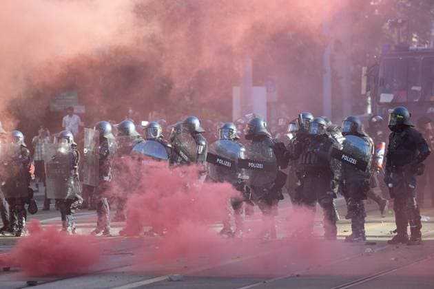 MANIFESTATION CONTRE LE G7 A GENEVE PHOTOPQR LE DAUPHINE Grégory YETCHMENIZA Genève 14 06 2026 Genève Suisse , 14 juin La manifestation contre le G7 rassemble plusieurs milliers des personnes des clutches le long du parcours est à déplorer Grégory Yetchmeniza Le Dauphiné Libéré Geneva, Switzerland, june 14th 2026 Anti G7 Protest Genève France  Copyright: xPHOTOPQR LExDAUPHINE MAXPPPxGrégoryxYETCHMENIZAx 20260614JDL1500 20260614JDL1500