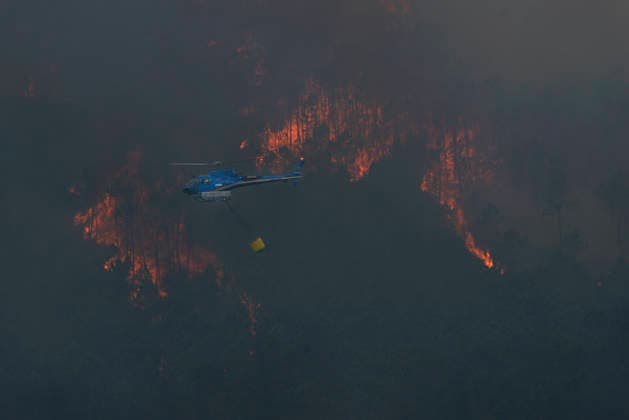 Active forest fire in the municipality of Boborás, parish of Moreiras Ourense Ourense Extinguishing work of a forest fire, on June 14, 2026, in Boborás, Ourense, Galicia Spain The Consellería de Medio Rural de la Xunta de Galicia has reported an active forest fire that started at 21 55 hours yesterday Saturday and according to the latest provisional estimates is around 20 hectares of affected area For its extinction have been mobilized for now 2 technicians, 4 agents, 8 brigades, 5 motor pumps, 2 technical support units, 4 helicopters and 4 aircraft 14 JUNE 2026 Boboras, Ourense Galicia Boboras, Ourense Galicia Galicia Spain  Copyright: xRosaxVeigax 7596530