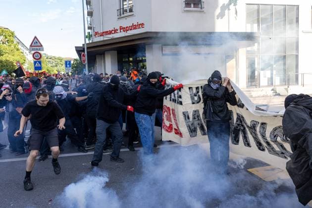 MANIFESTATION CONTRE LE G7 A GENEVE PHOTOPQR LE DAUPHINE Grégory YETCHMENIZA Genève 14 06 2026 Genève Suisse , 14 juin La manifestation contre le G7 rassemble plusieurs milliers des personnes des clutches le long du parcours est à déplorer Grégory Yetchmeniza Le Dauphiné Libéré Geneva, Switzerland, june 14th 2026 Anti G7 Protest Genève France  Copyright: xPHOTOPQR LExDAUPHINE MAXPPPxGrégoryxYETCHMENIZAx 20260614JDL1557 20260614JDL1557