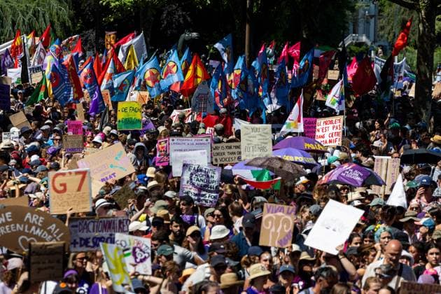 MANIFESTATION NO G7 GENEVE PHOTOPQR LE DAUPHINE Tom PHAM VAN SUU 14 06 2026 A Genève Suisse , le 14 juin 2026 La manifestation de protestation contre le G7 a rassemblé environ 25 000 personnes Des clutches ont éclaté entre les Autonomes et la police Photo Tom Pham Van Suu Le Dauphiné Libéré Geneva, Switzerland, june 14th 2026 Anti G7 Protest France  Copyright: xPHOTOPQR LExDAUPHINE MAXPPPxTomxPHAMxVANxSUUx 20260614JDL1591 20260614JDL1591
