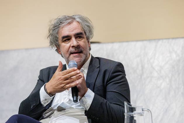 14.06.2026. Düsseldorf. In der zwölften Ausgabe der Gesprächsreihe Â»Positionen und PerspektivenÂ« ist Deniz Yücel, Journalist, Publizist, Sprecher des PEN Berlin und ehemaliger Präsident des PEN-Zentrums Deutschland, zu Gast im Düsseldorfer Schauspielhaus. Düsseldorf Schauspielhaus Kleines Haus Nordrhein-Westfalen Deutschland *** 14 06 2026 Düsseldorf In the twelfth edition of the discussion series Positions and Perspectives , Deniz Yücel, journalist, publicist, spokesman for PEN Berlin and former president of the PEN Center Germany, will be a guest at the Düsseldorfer Schauspielhaus Düsseldorf Schauspielhaus Kleines Haus Nordrhein Westfalen Germany