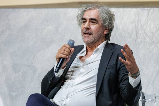 14.06.2026. Düsseldorf. In der zwölften Ausgabe der Gesprächsreihe Â»Positionen und PerspektivenÂ« ist Deniz Yücel, Journalist, Publizist, Sprecher des PEN Berlin und ehemaliger Präsident des PEN-Zentrums Deutschland, zu Gast im Düsseldorfer Schauspielhaus. Düsseldorf Schauspielhaus Kleines Haus Nordrhein-Westfalen Deutschland *** 14 06 2026 Düsseldorf In the twelfth edition of the discussion series Positions and Perspectives , Deniz Yücel, journalist, publicist, spokesman for PEN Berlin and former president of the PEN Center Germany, will be a guest at the Düsseldorfer Schauspielhaus Düsseldorf Schauspielhaus Kleines Haus Nordrhein Westfalen Germany