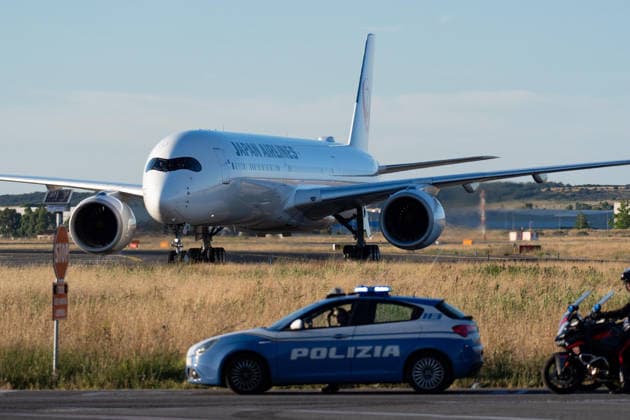 June 14, 2026, Fiumicino, Italy: Japanese Prime Minister Sanae Takaichi arrived at Rome s Leonardo da Vinci International Airport today and will meet with Italian Prime Minister Giorgia Meloni tomorrow ahead of the G7 summit, Fiumicino, 14 June 2026. ANSA TELENEWS Fiumicino Italy  - ZUMAa110 20260614_zaf_a110_013 Copyright: xTelenewsx