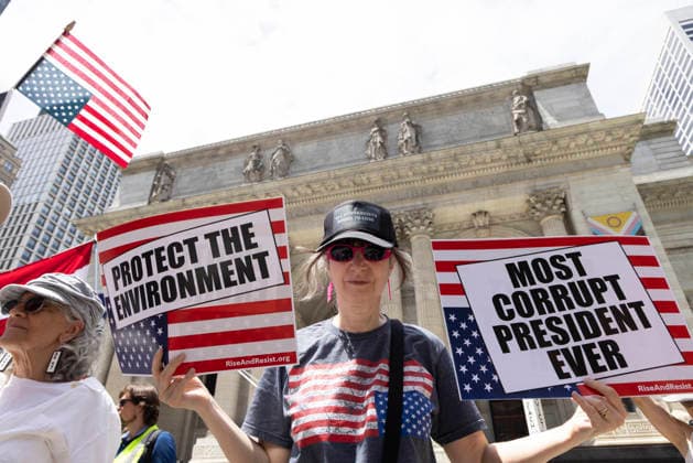 June 14, 2026, New York, New York, USA: Demonstrators join Rise and Resist s We Are In A State Of Emergency Flag Day anti-Trump protest on the steps of the New York Public Library (NYPL) branch on Fifth Avenue in Midtown Manhattan. People have upside down flags and signs that read PROTECT THE ENVIRONMENT MOST CORRUPT PRESIDENT EVER New York USA - ZUMAr174 20260614_znp_r174_009 Copyright: xGinaxMxRandazzox