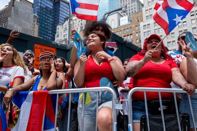 June 14, 2026, New York, New York, USA: The 69th Puerto Rican Day Parade makes its way up Fifth avenue as crowds cheer on. New York USA  - ZUMAp288 20260614_znp_p288_011 Copyright: xSyndixPilarx