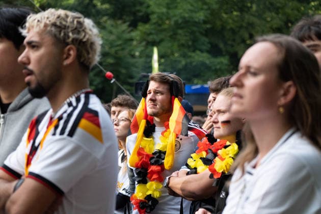 June 14, 2026, Frankfurt, Hesse, Germany: Fans watch a penalty kick before Kai Havertz scores while watching the live broadcast of the FIFA World Cup match between Germany and Curacao in Frankfurt am Main, Germany. Frankfurt Germany  - ZUMAb332 20260614_zip_b332_007 Copyright: xMatiasxBasualdox