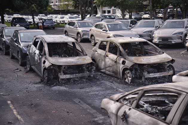 RECORD DATE NOT STATED Collision between helicopters in the river kills six, causes explosions and sets electric cars on fire. Rio de Janeiro (RJ), 06 14 2026 - Collision Helicopters Recreio dos Bandeirantes - A mid-air collision between helicopters kills an American singer, an Argentinian YouTuber, and four others in Recreio dos Bandeirantes, Rio de Janeiro. The aircraft crashed in the yard of an electric vehicle dealership, leading to other small explosions.(Foto: Saulo Angelo Thenews2 imago images) Collision between helicopters in the river kills six, causes explosions and sets electric cars on fire.  Copyright: xSauloxAngelox