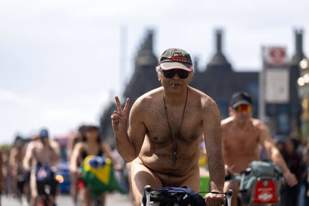 June 14, 2026, London, England, United Kingdom: Naked cyclists ride through Westminster during the annual World Naked Bike Ride, demanding greater respect for cyclists and protesting air pollution. London United Kingdom  - ZUMAs262 20260614_zip_s262_033 Copyright: xTayfunxSalcix