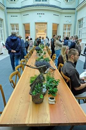 Eröffnung Kurhaus. Aachen, 14.06.2026: Eröffnung - Tag der offenen Tür Kurhaus Aachen. Das instandgesetzte und umgebaute Gebäude wurde der breiten Aachener Öffentlichkeit vorgestellt. Die lange Tafel. Aachen Monheimsallee NRW Deutschland *** Opening Kurhaus Aachen, 14 06 2026 Opening Open Day Kurhaus Aachen The renovated and converted building was presented to the general public in Aachen The long table Aachen Monheimsallee NRW Germany