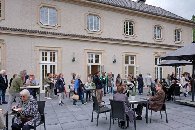Eröffnung Kurhaus. Aachen, 14.06.2026: Eröffnung - Tag der offenen Tür Kurhaus Aachen. Das instandgesetzte und umgebaute Gebäude wurde der breiten Aachener Öffentlichkeit vorgestellt. Kurterrasse zum Park zu. Aachen Monheimsallee NRW Deutschland *** Opening Kurhaus Aachen, 14 06 2026 Opening Open Day Kurhaus Aachen The renovated and converted building was presented to the general public in Aachen Kurterrasse zum Park zu Aachen Monheimsallee NRW Germany