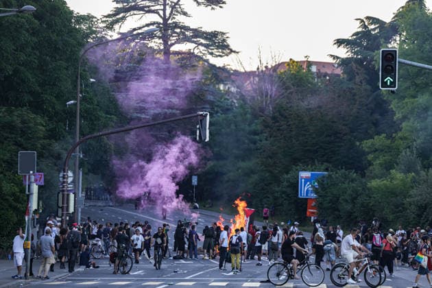 June 14, 2026, Geneva, Switzerland, European Union: Purple smoke from a flare fills the air as a fire burns on Quai Wilson during demonstrations in Geneva ahead of the G7 summit, which begins tomorrow in Evian-les-Bains. Geneva European Union  - ZUMAo116 20260614_znp_o116_061 Copyright: xBiancaxOterox